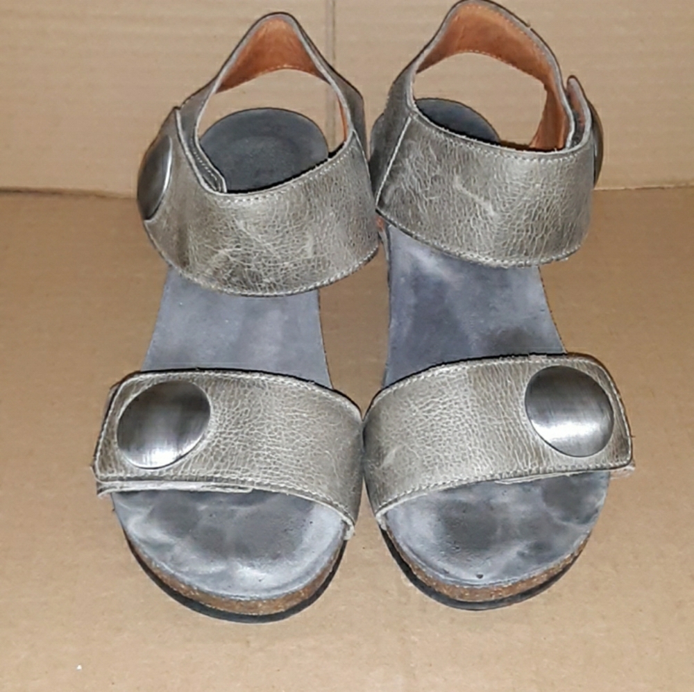 Sandals - Picture 6 of 8